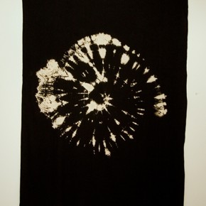 Tye die | 2011 | Pigmento negro sobre tela hindú | 150 x 200 cm