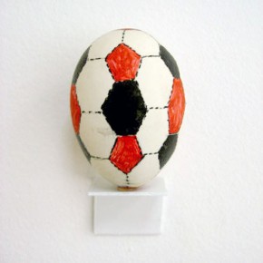 Balón (huevo) | Gabriel Castillo | 2009 | Pintura sobre huevo