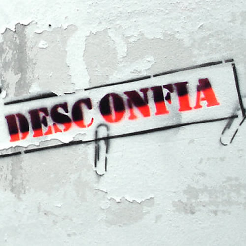 Desconfía