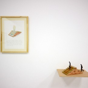 La escalera pensante (Monumento a Henri Bergson) | 2012 | Acuarela y tinta sobre papel (Proyecto de escultura) | 40 x 30 cm | Maqueta de arcilla cocida, impresión sobre papel fotográfico | 8 x 23,5 x 11 cm