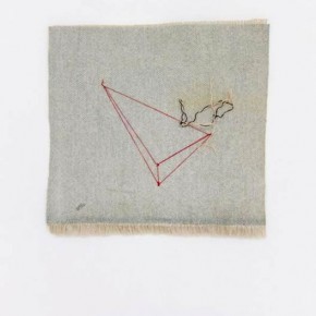 Perspectiva Triángulo | 2012 | Hilos entretejidos sobre soporte textil sintético | 27,9 x 27,7 cm