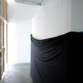 Burladero | 2013 | Módulo de dimensiones variables envuelto con 150 x 60.000 cms de tela de algodón con botón IXI
