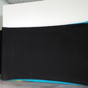 Burladero | 2013 | Módulo de dimensiones variables envuelto con 150 x 60.000 cms de tela de algodón con botón IXI