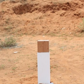 Escultura rápida proyectada | 2013 | 3 piezas de cemento blanco/polvo de mármol, madera, aluminio naval, vídeo de un solo canal | 25 x 25 x 25 cm c/u