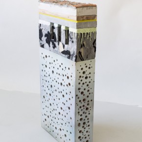 19. NM Vertical #2 | 2013 | Mdf, foam, oxite, cemento, yeso, madera y arcilla | 60,5 x 30 x 19 cm