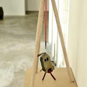 Parodia sobre escape | Danza | 2011 | Ensamblaje de materiales diversos | 40cm x 35cm x 35 cm