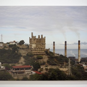 Vista en sala | Suwon Lee | El Castillete | 2012 | Inyección de tinta sobre papel de algodón | 90 x 120 cm