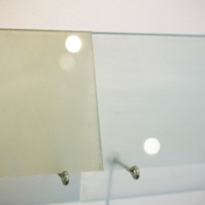 6. Sin título (Detalle) | 1977 | Lana de vidrio, cola de conejo, caseína y cola industrial sobre lámina de cristal | 200,5 x 20 cm