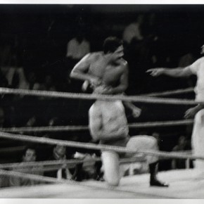 10. Sin título VII. De la serie Lucha demasiado libre | 1967-2014 | Tomada en el Palacio de Deportes de Caracas en 1967 | Primera copia 2014 | Edición de 3 + PA | Sales de plata sobre gelatina | 8 x 10’