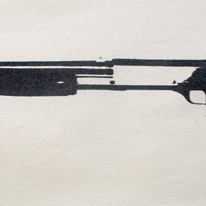 BENELLI M3 Super 90 Shorty | De la serie "Las armas no matan" | 2011-13 | Serigrafía con pólvora de armamento sobre lienzo, casquillos de 9mm y cartuchos de escopetas