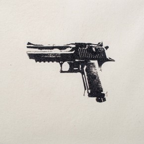 Baby Desert Eagle Co2 | De la serie "Las armas no matan" | 2011-13 | Serigrafía con pólvora de armamento sobre lienzo, casquillos de 9mm y cartuchos de escopetas