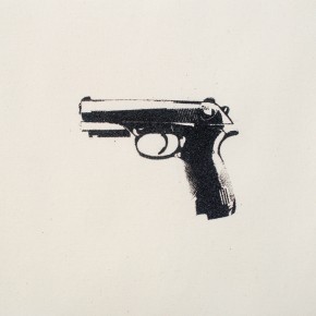 Beretta PX4 Storm | De la serie "Las armas no matan" | 2011-13 | Serigrafía con pólvora de armamento sobre lienzo, casquillos de 9mm y cartuchos de escopetas