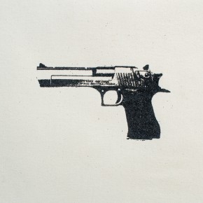 Desert Eagle Mark XIX | De la serie "Las armas no matan" | 2011-13 | Serigrafía con pólvora de armamento sobre lienzo, casquillos de 9mm y cartuchos de escopetas
