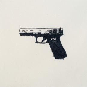 Glock 17 | De la serie "Las armas no matan" | 2011-13 | Serigrafía con pólvora de armamento sobre lienzo, casquillos de 9mm y cartuchos de escopetas